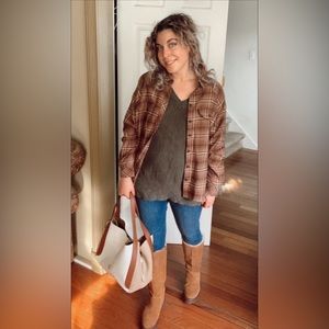 Green v-neck sweater 🐢